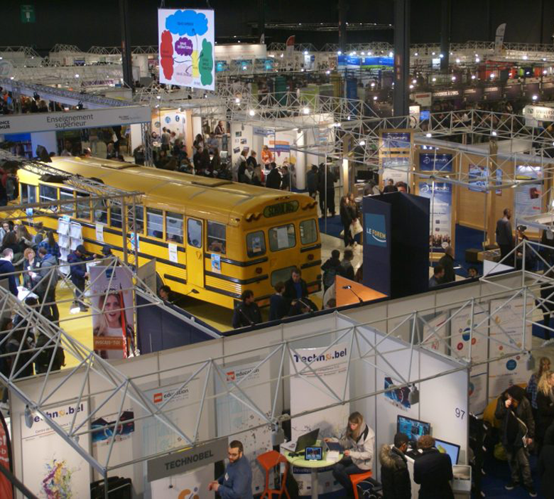 stands d'exposants lors d'une foire commerciale