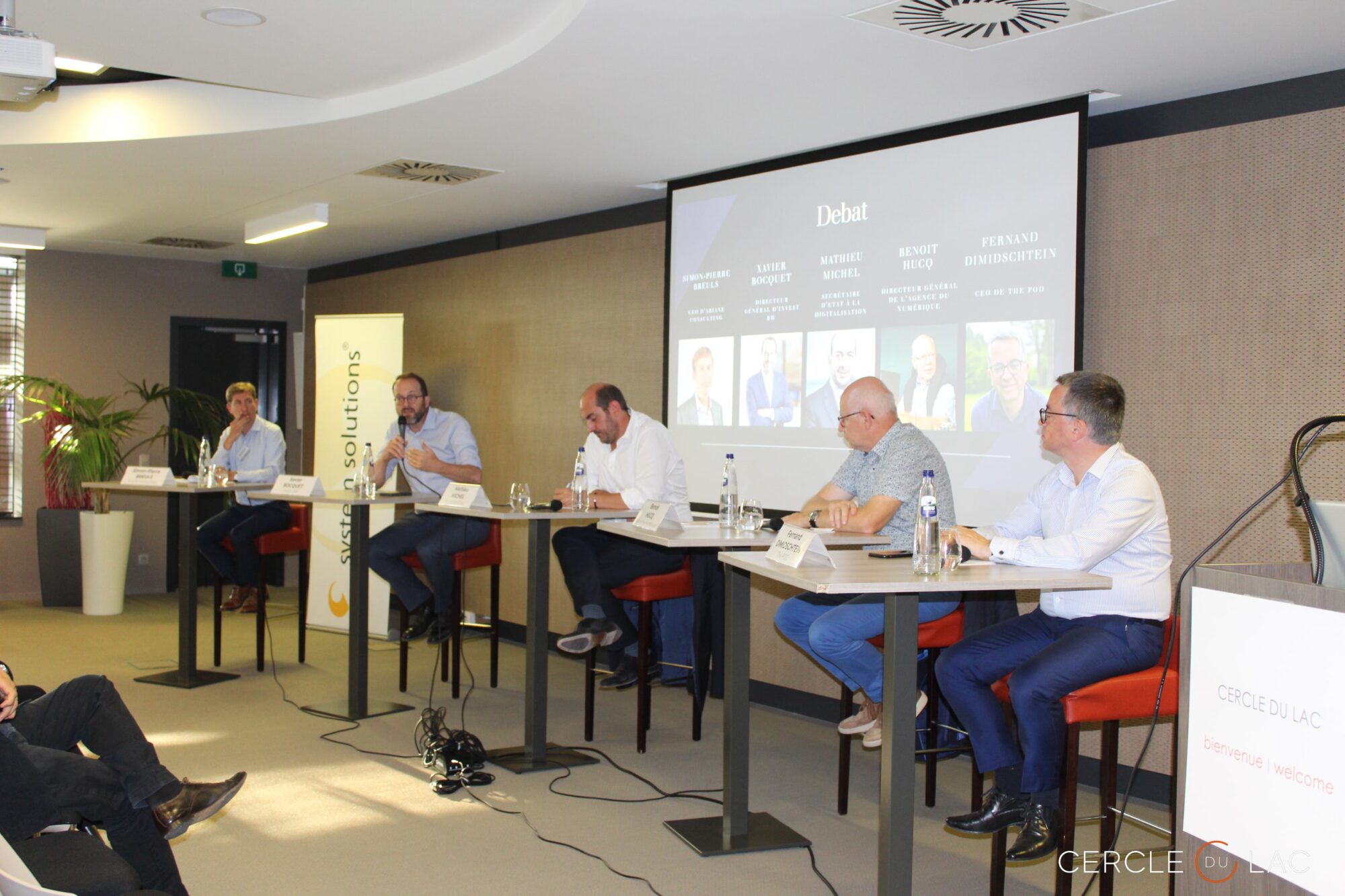 Photo du panel d'intervenants au débat organisé par le Cercle du Lac autour de la transformation digitale des PME